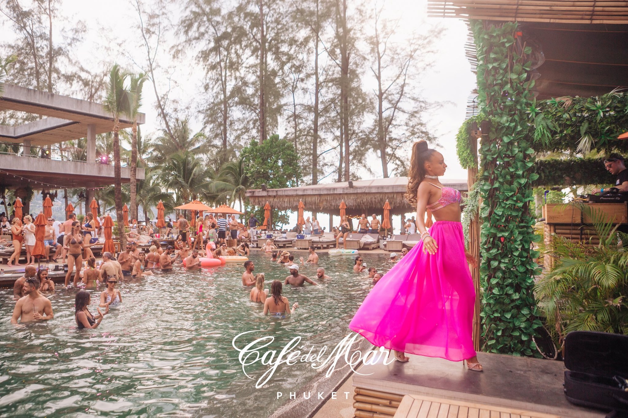 PHUKET TRAVEL GUIDE: Experience Café del Mar